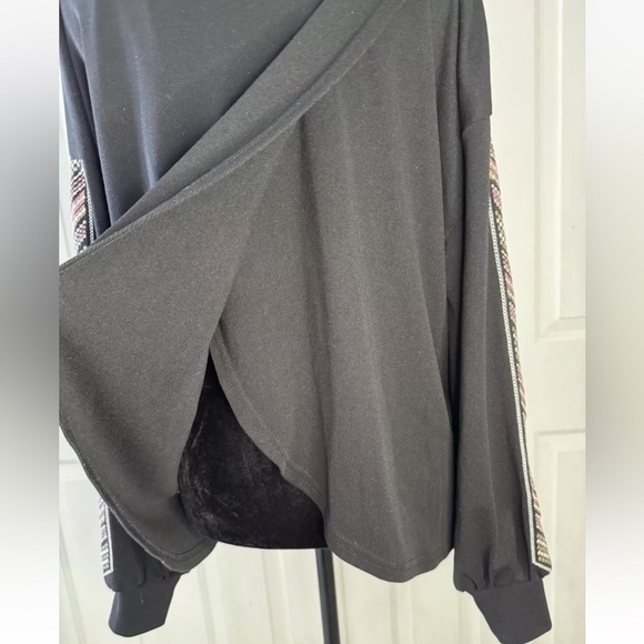 Savanna Jane Top 1X Slouchy Turtleneck Black Shirt Embroidered Boho Tulip Hem - Picture 6 of 9